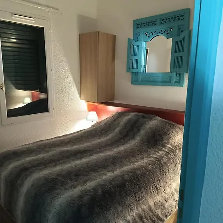 Maisonnette Bleue Bora-bora * ארגלס-סור-מר